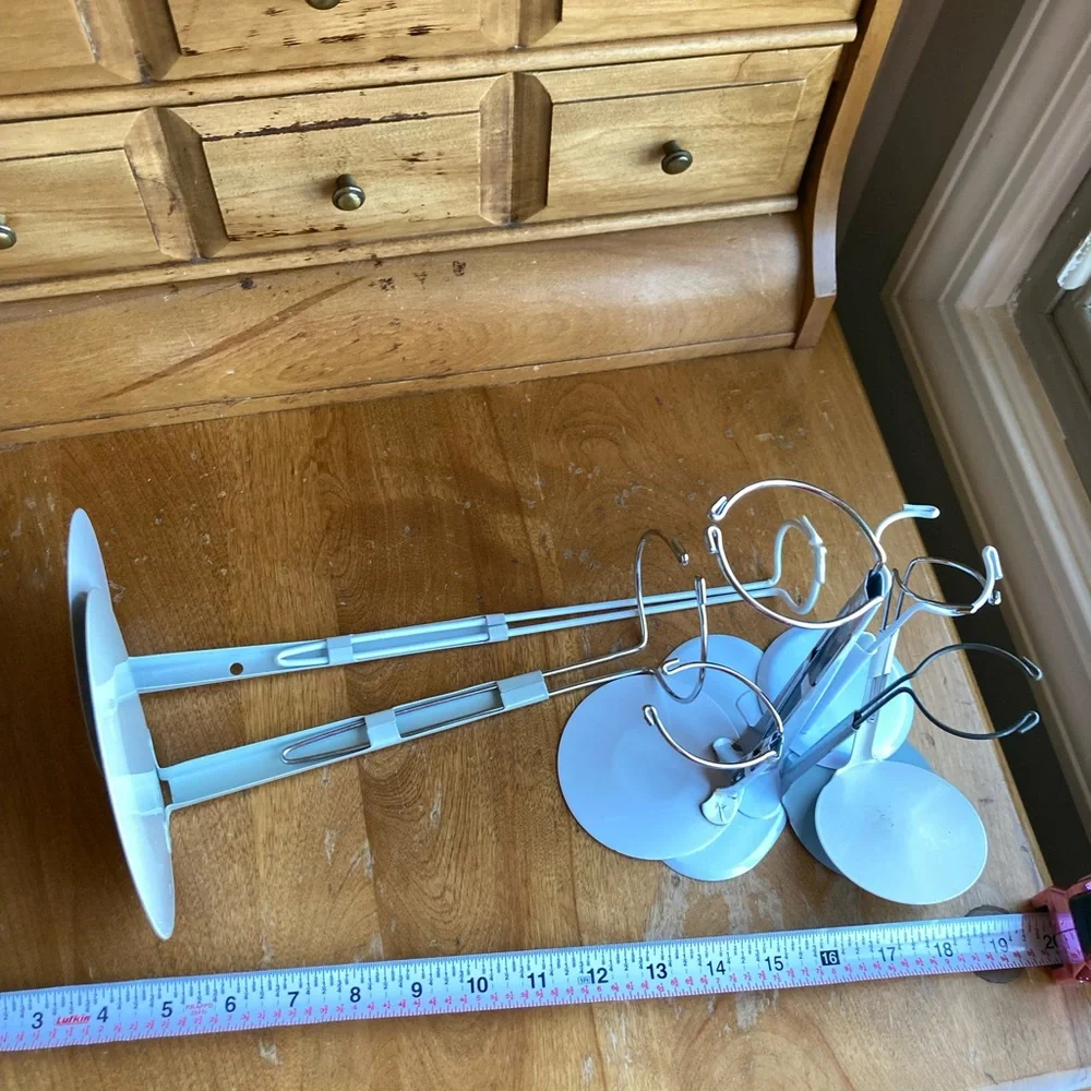 7 doll holders or White and Gray Jewelry Stands